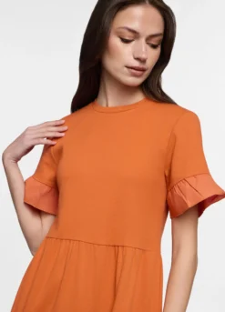 Abito corto a balze in costina di cotone stretch donna
