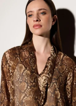 Blusa regular fit con scollo a V donna