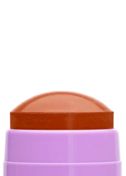 Blush caratterizzato da una formula cremosa