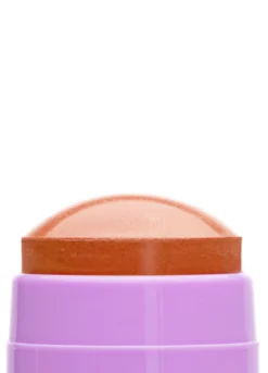 Blush caratterizzato da una formula cremosa