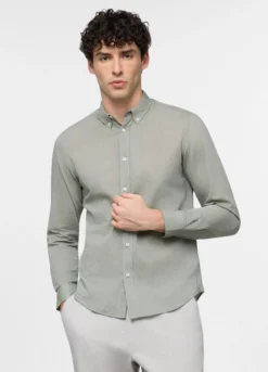 Camica regular fit con colletto button down in voile di cotone