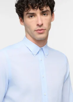 Camica regular fit con colletto button down in voile di cotone