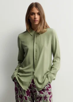Camicia Fit Regular con colletto alla francese in pura viscosa donna