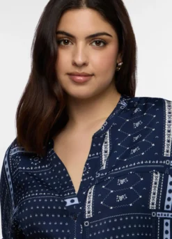 Camicia Fit Regular con scollo a V donna curvy