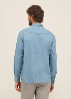 Camicia in denim di cotone con spalloni e taschini