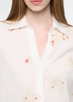 Camicia in puro cotone ricamato con colletto classico donna