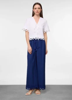 Camicia regular fit con scollo a V in popeline di puro cotone donna