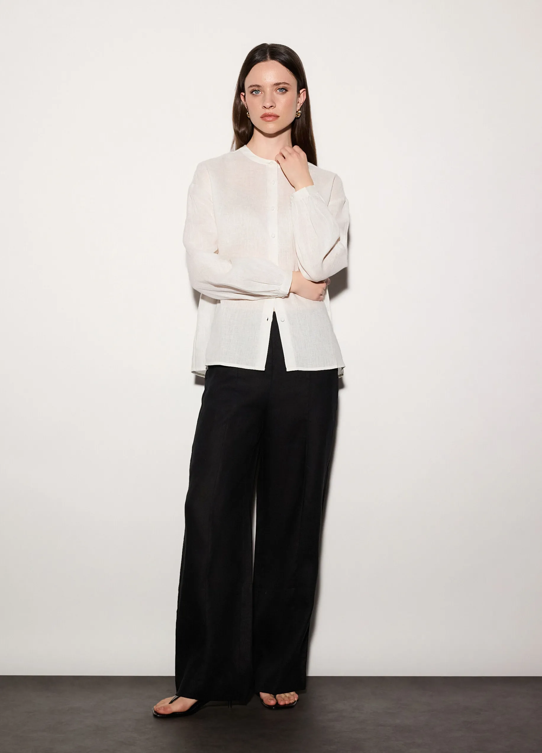 Camicia regular fit girocollo in puro lino donna