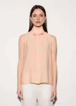 Camicia smanicata regular fit a collo alto in poli-viscosa donna