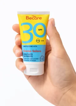 Crema solare SPF 30 per il corpo, idratante e a rapido assorbimento. Texture morbida e leggera.
