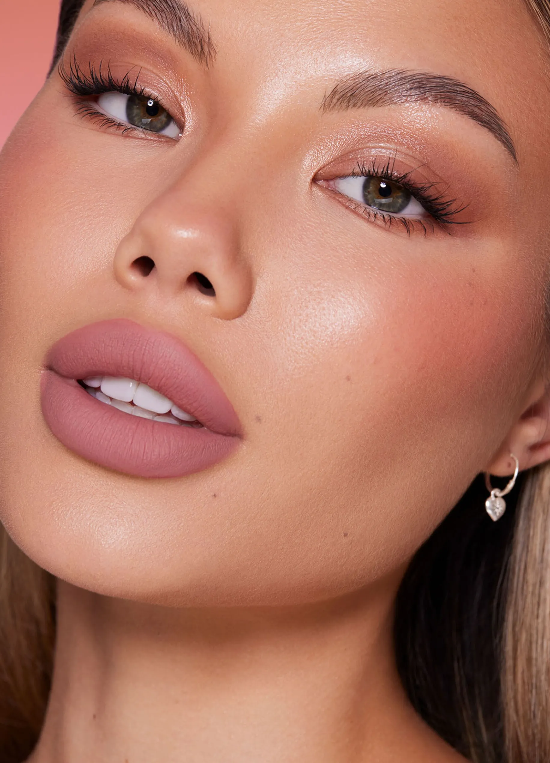 Rossetto opaco a lunga tenuta Dynamatte Boom – Rule Breaker