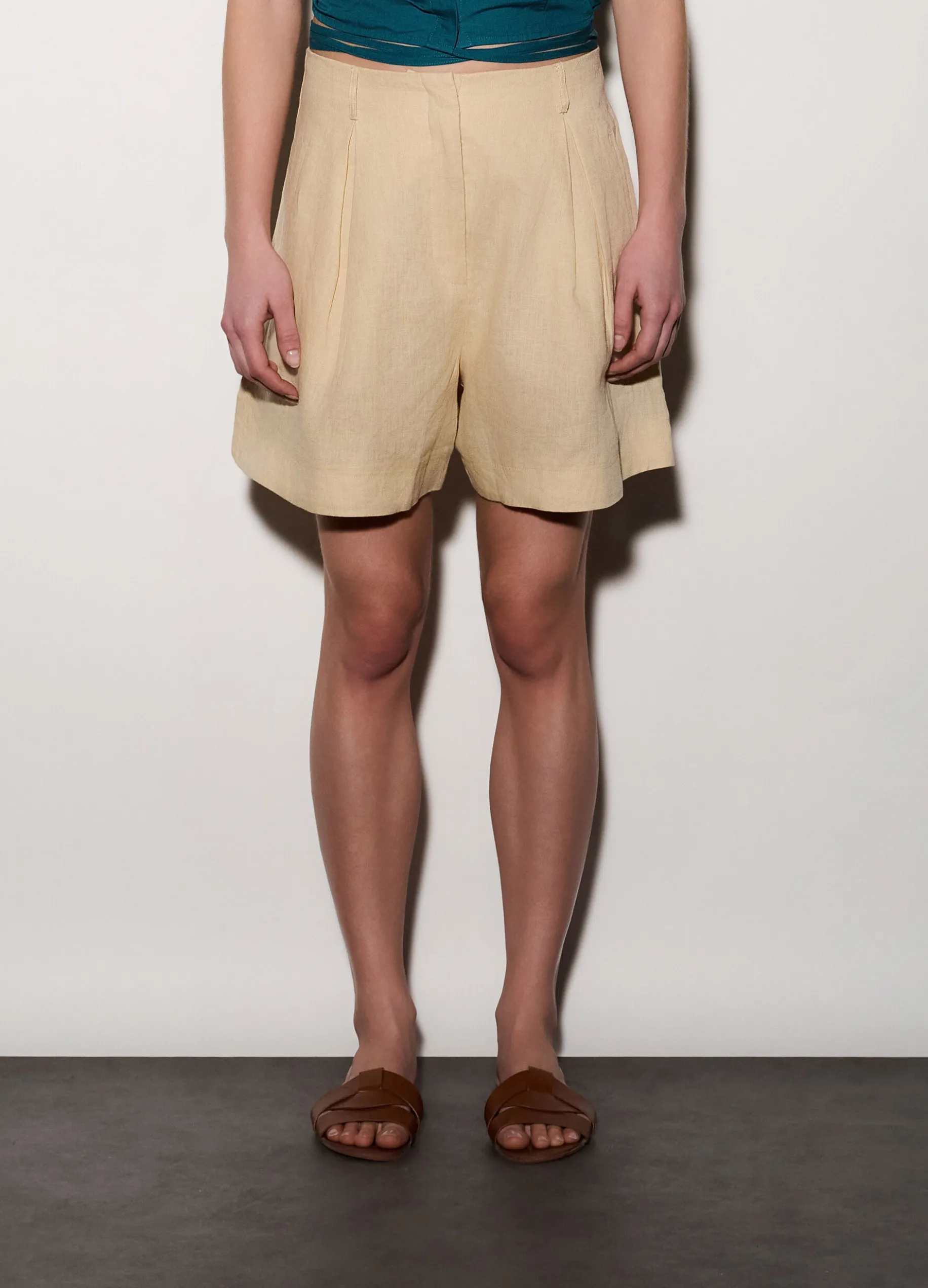 Shorts regular fit in puro lino donna