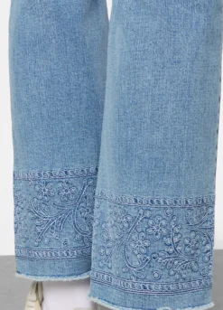 5 Tasche fit Mini Flare in denim stretch con ricamo al fondo donna