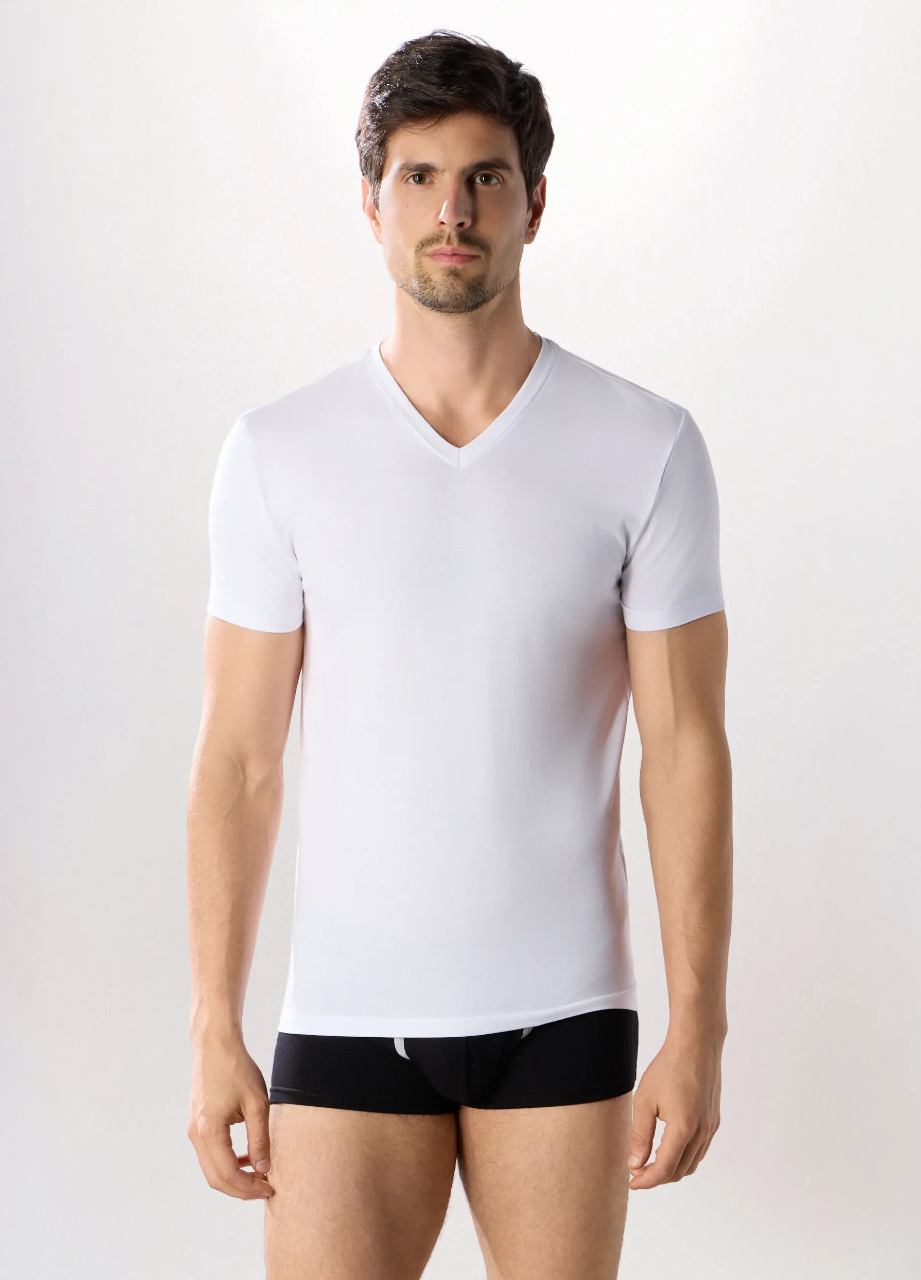 T-shirt collo a V in cotone stretch uomo