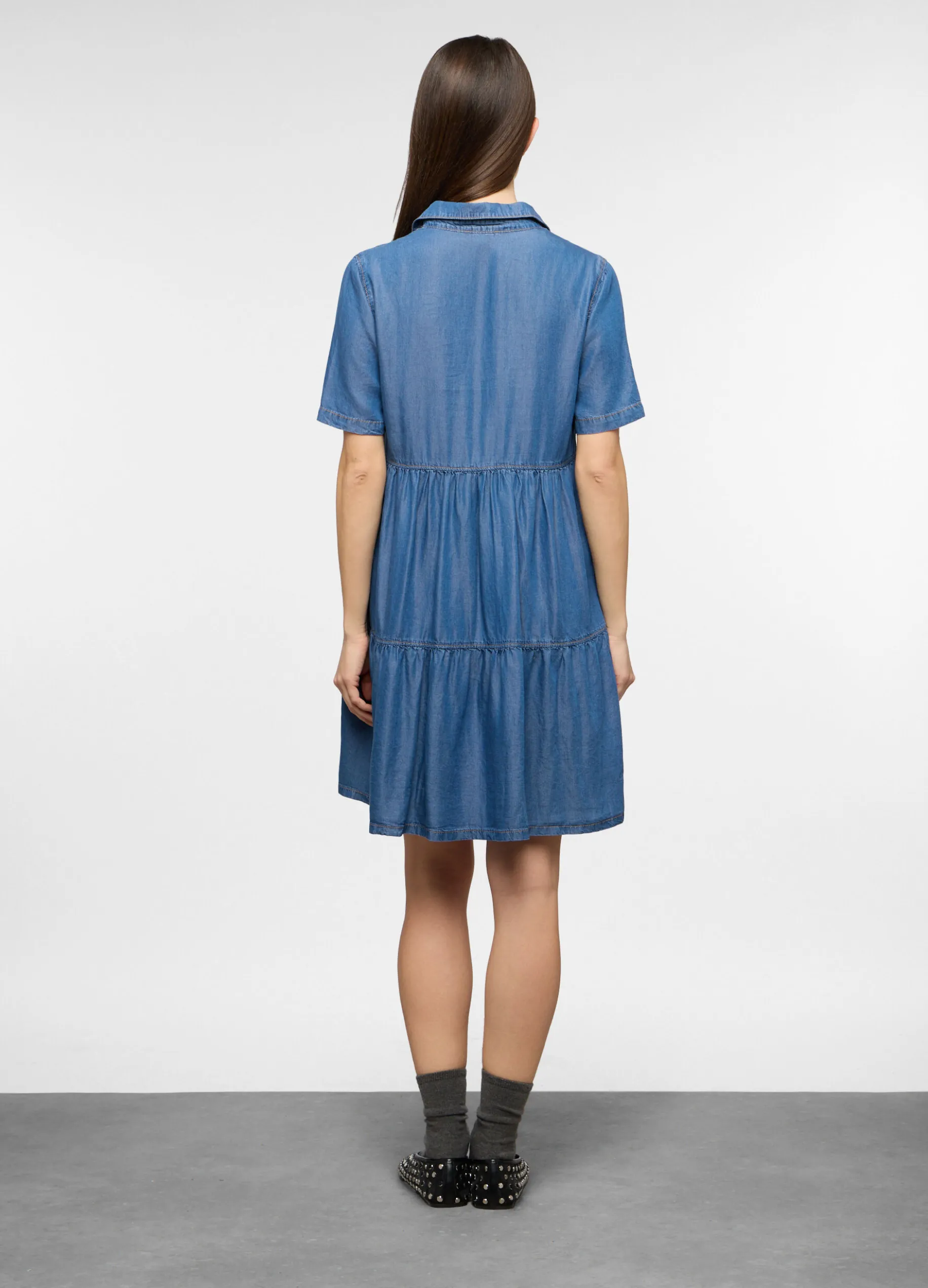 Vestito corto con scollo a V e colletto classico in denim di puro cotone donna